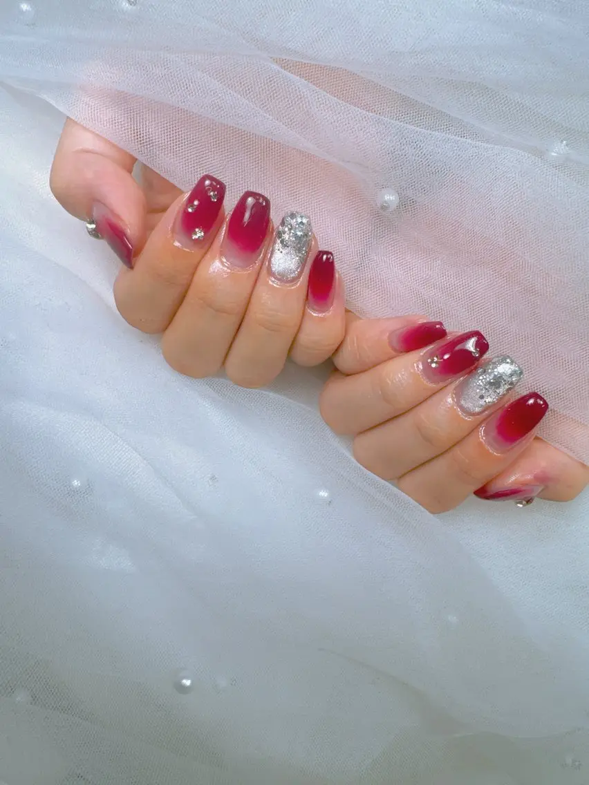 ネイル アートネイル フレンチネイル ガラスフレンチ マグネットネイル ミラーネイル ハンドネイル Queeens nailのネイルデザイン