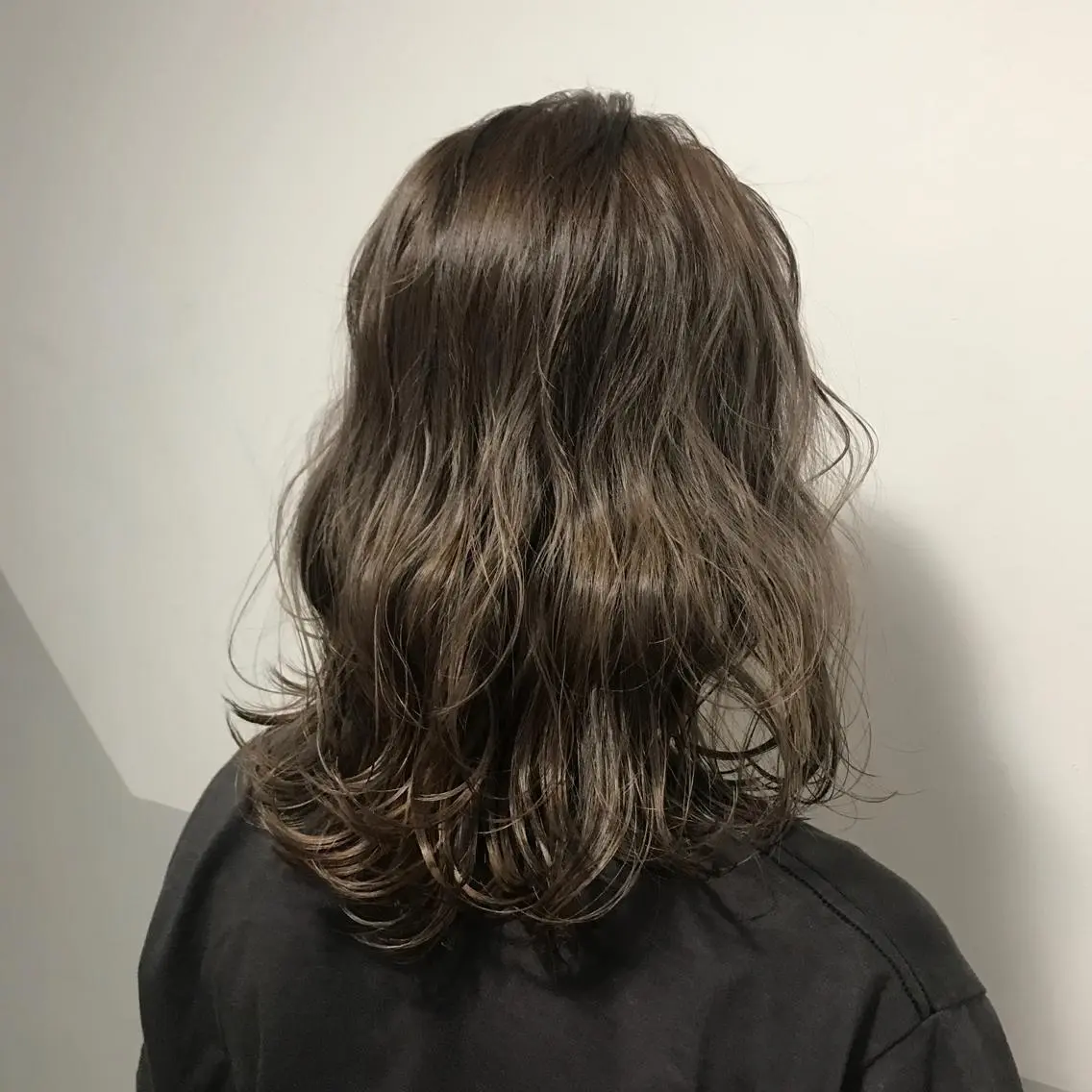 セミロング カラー アッシュ Yuki☺︎パーマ レイヤーカットのヘアスタイル