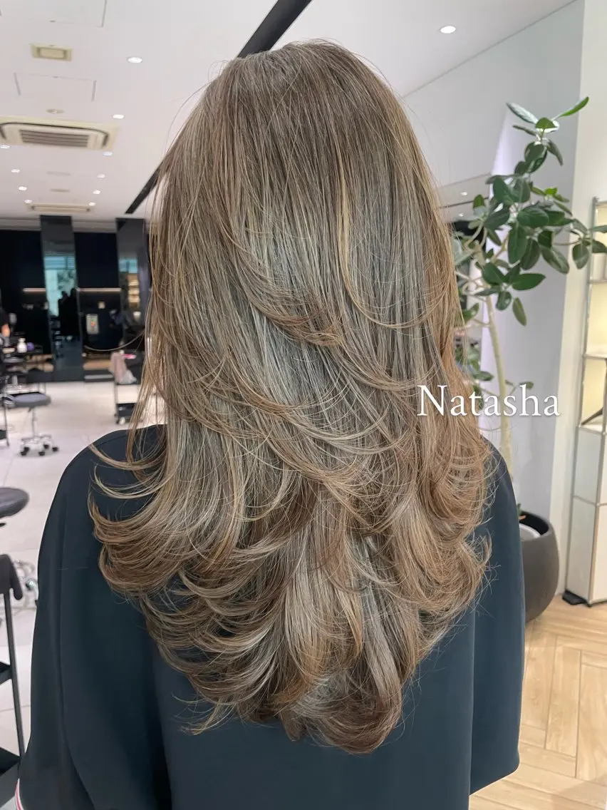 ロング レイヤーカット カット 銀座🍓海外風 たっぷりレイヤー🍓のヘアスタイル