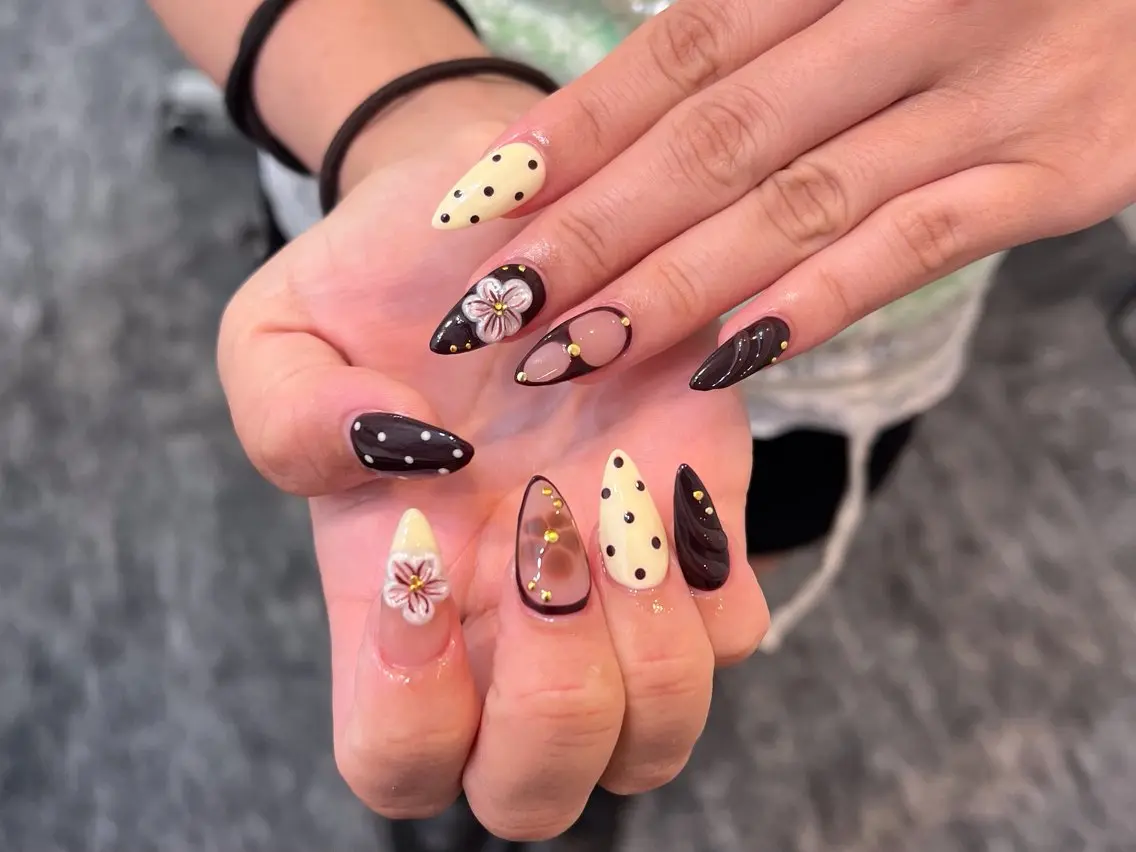 ネイル オーロラネイル ボルドー ブラウン 氷ネイル・うるうるネイル キラキラネイル ハンドネイル Sora  Nail 長さ出し専門店のネイルデザイン