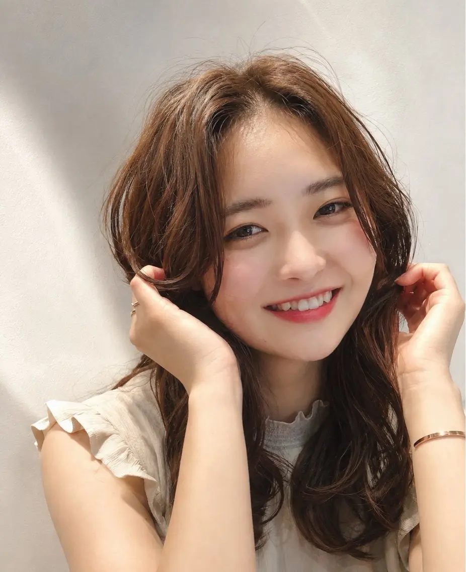 ロング カラー ヘアカラー 韓国×艶ハイトーンが かわいい✨️リオ🍒のヘアスタイル