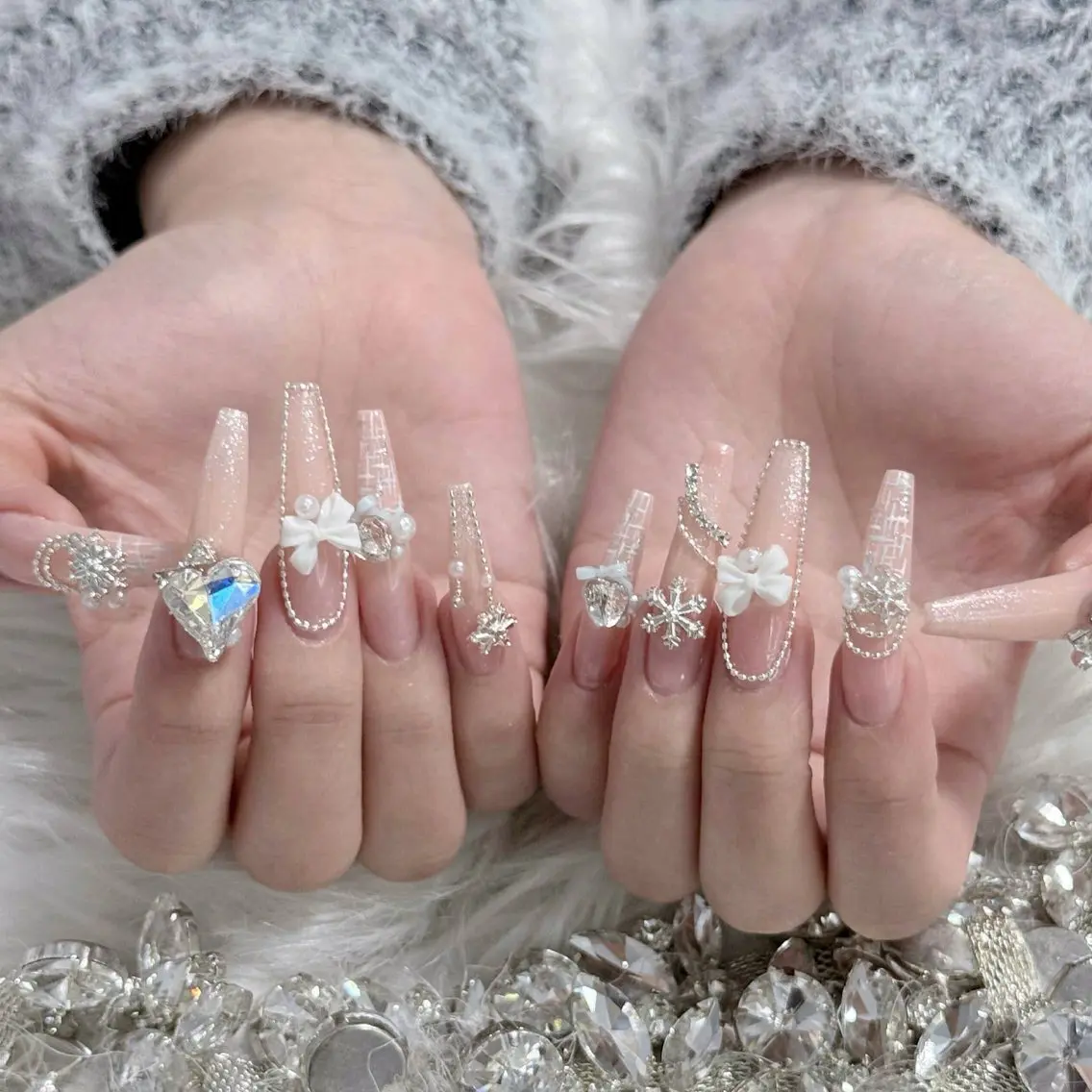 ネイル オーロラネイル クリアネイル 成人式 フラッシュネイル ジェルネイル ハンドネイル Amee Nail Salonのネイルデザイン