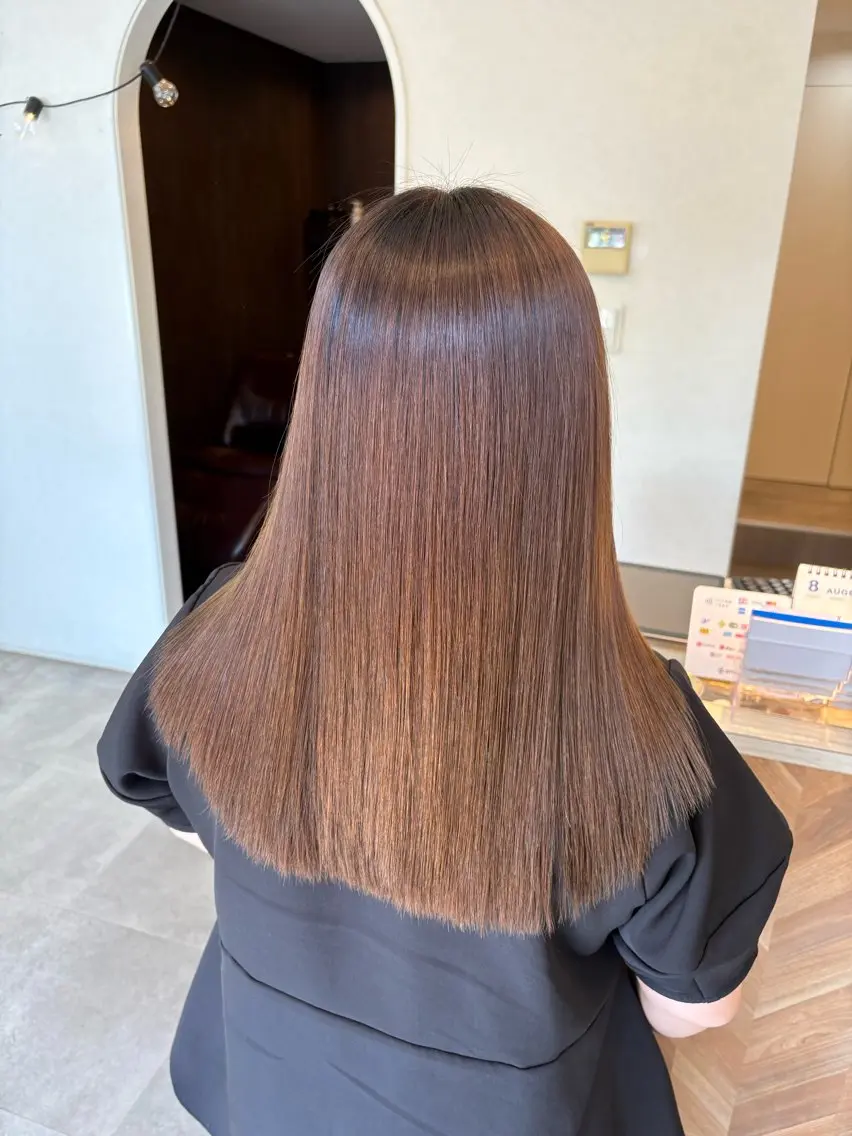 セミロング 縮毛矯正 トリートメント カット 縮毛矯正 トリートメント issy/ハイライト ハイトーン／レイヤーのヘアスタイル