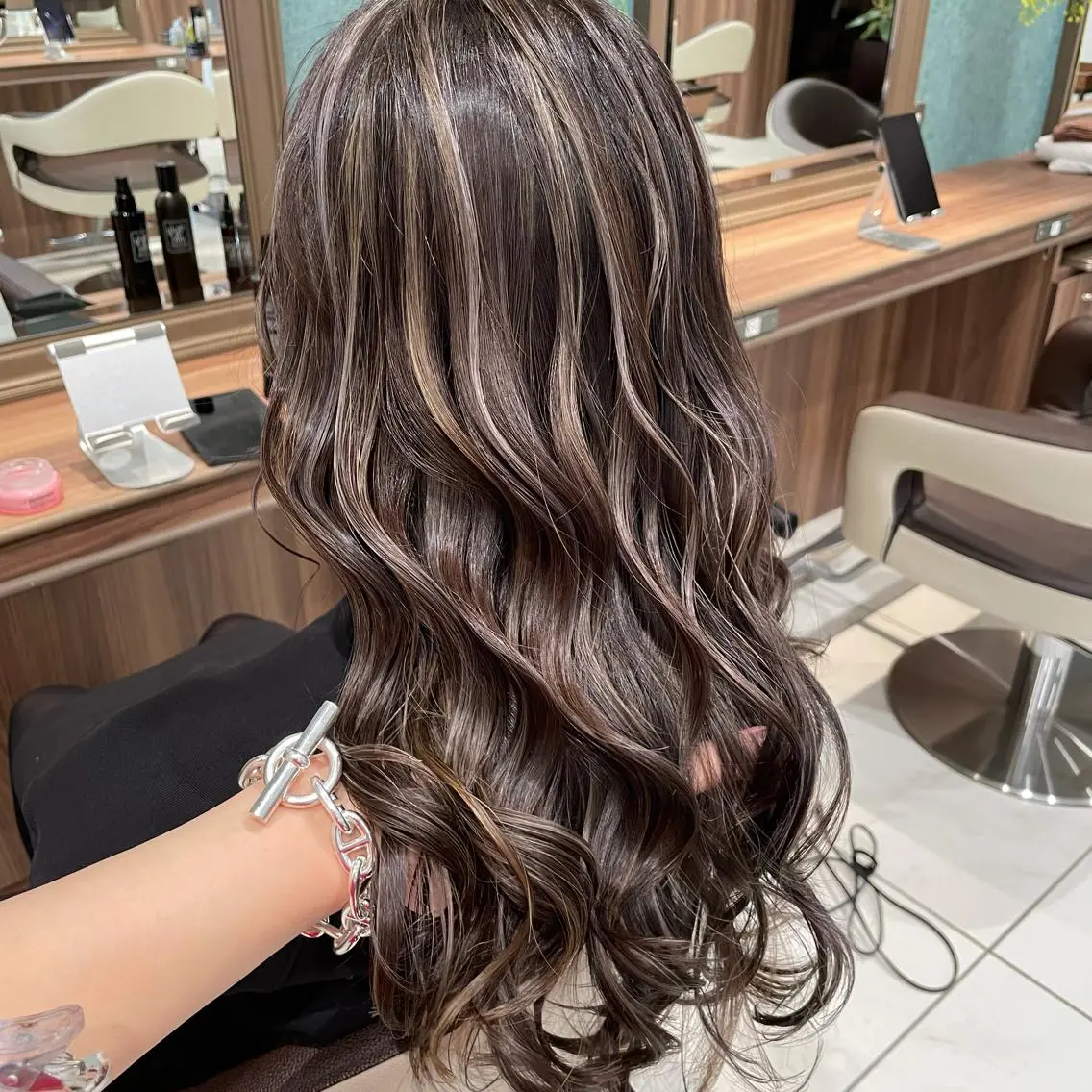 ロング カラー カット ヘアカラー トリートメント 白髪ぼかしハイライト 茗荷谷駅徒歩2分のヘアスタイル