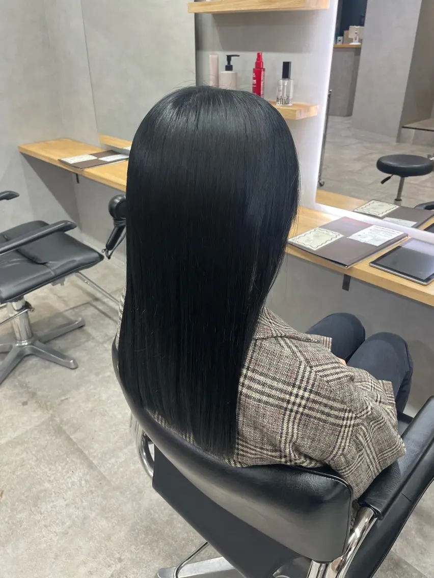 ロング カラー 黒髪 ブルーカラー ブルーブラック 田中 綾女のヘアスタイル