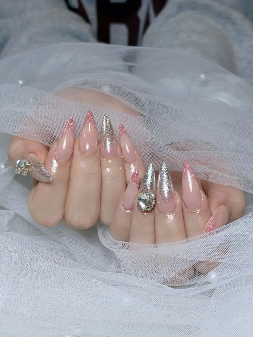 ネイル チークネイル ドット フレンチネイル グラデーション ハート ハンドネイル Julli NailStudioのネイルデザイン