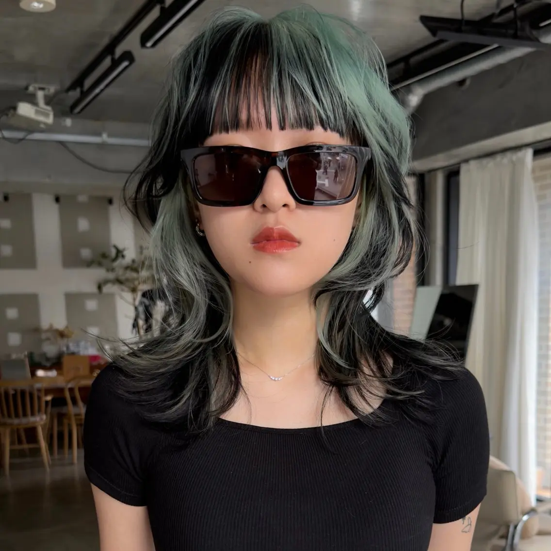 セミロング カラー カット ヘアカラー トリートメント ウルフ/レイヤー/ ブリーチカラーのヘアスタイル
