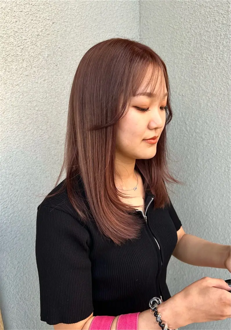 ミディアム カラー ブラウンカラー グラデーションカラー ピンクカラー ピンクブラウン カット ヘアカラー トリートメント 今田 飛奈のヘアスタイル