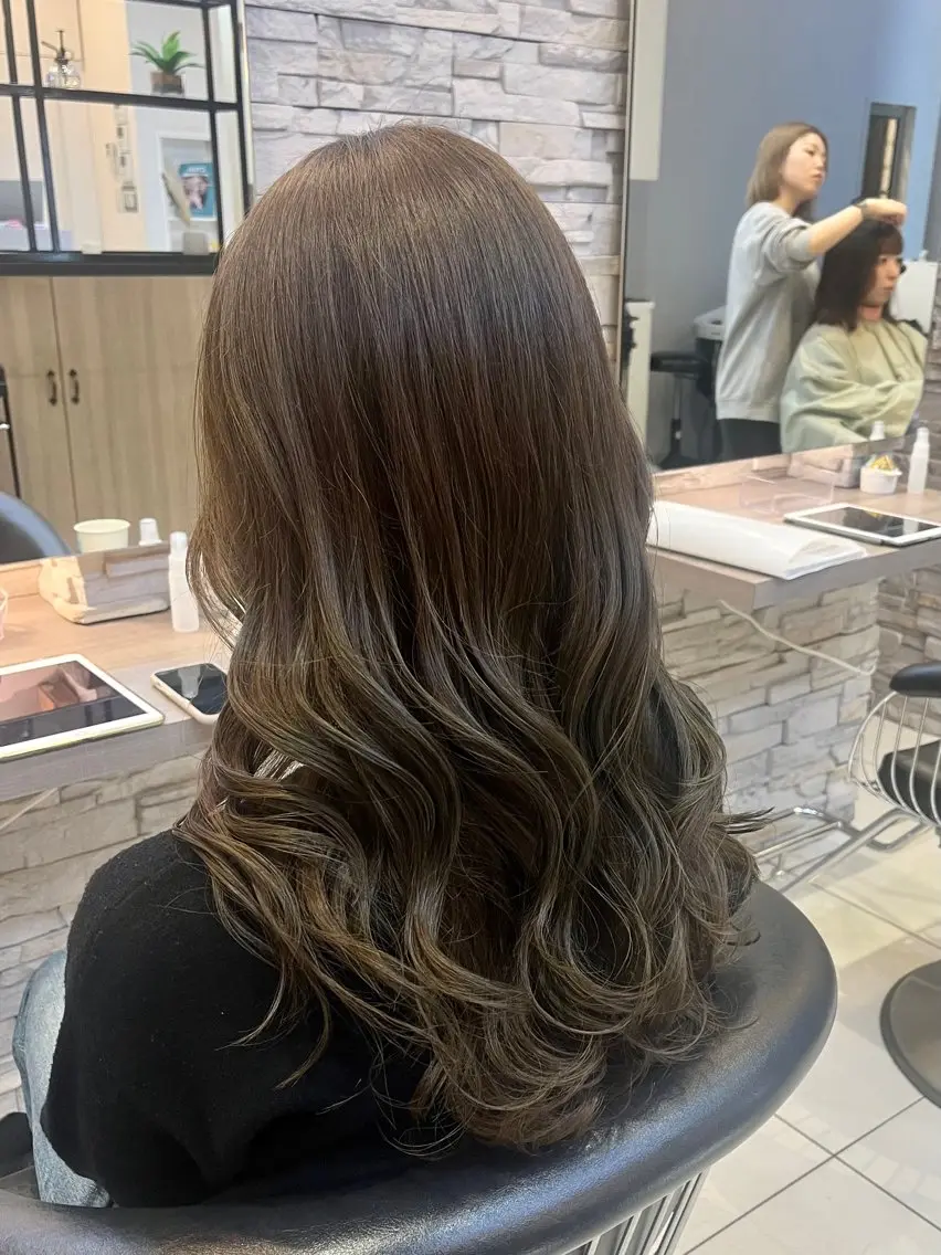 ミディアム カラー 透明感カラー/ くびれヘア/館岡俊平のヘアスタイル