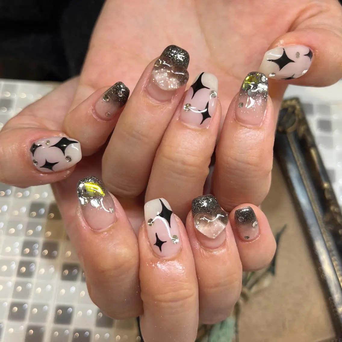 ネイル ハート キラキラネイル ぷっくりネイル nailist yuiのネイルデザイン