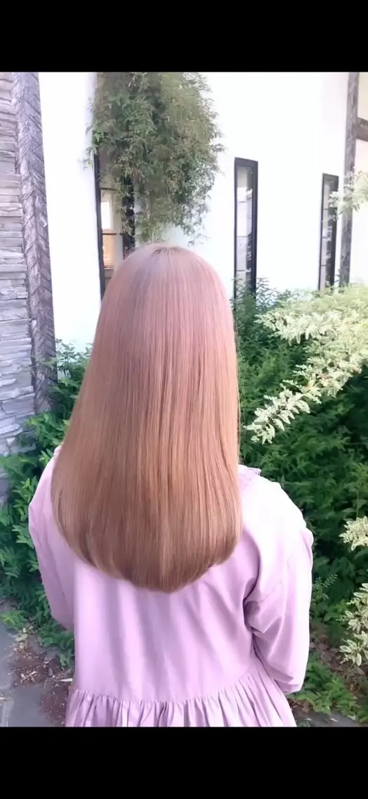 ロング カラー ヘアカラー トリートメント ルプラボウ/梨菜/ ハイトーン/ブリーチのヘアスタイル