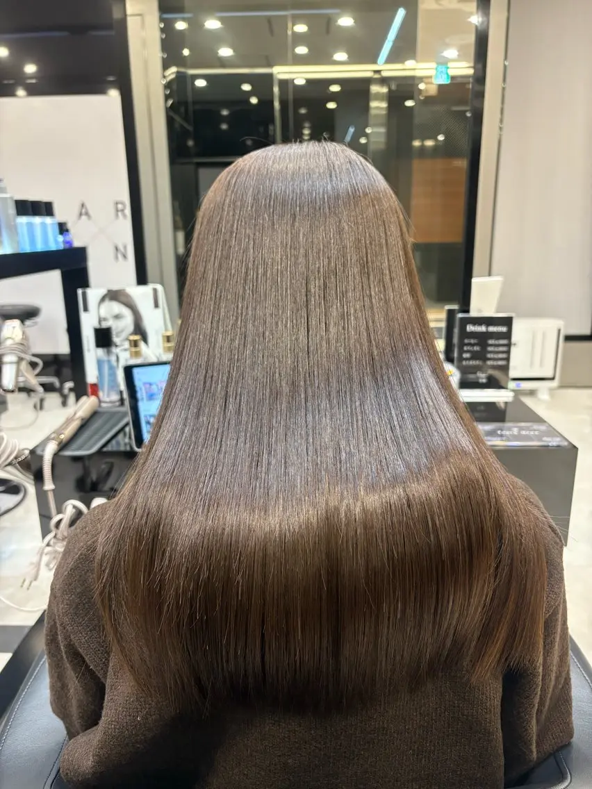 セミロング ヘアカラー 秋屋 美々梨のヘアスタイル