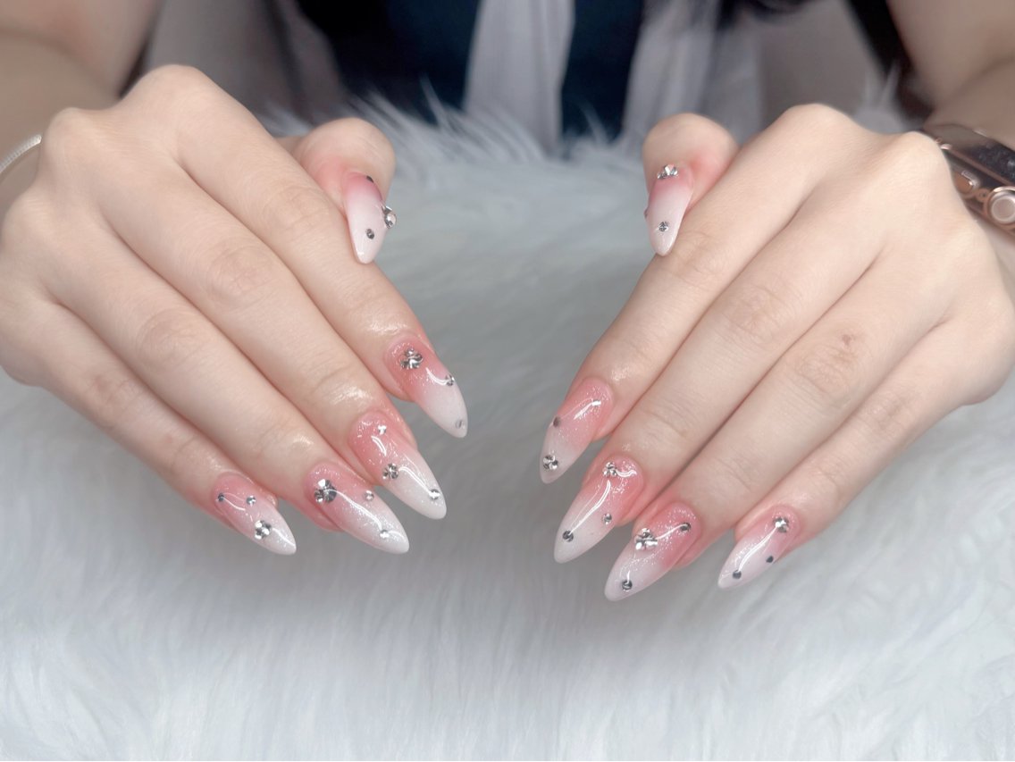 ミディアム 韓国風ヘア ハンドネイル GOHOUBI Nail 心斎橋店のネイルデザイン