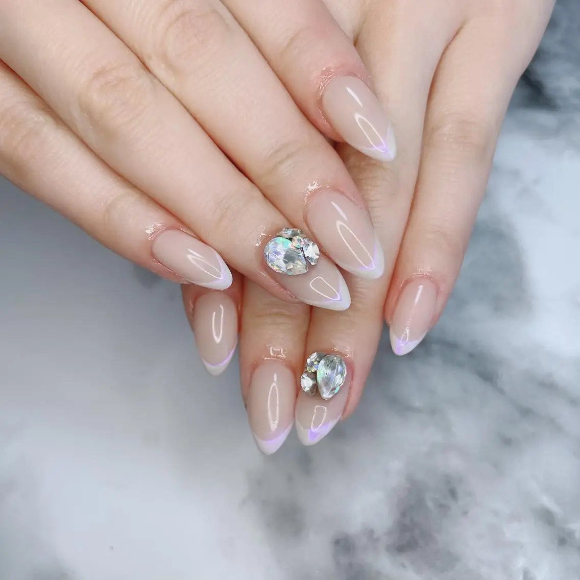 ネイル オーロラネイル フレンチネイル ハンドネイル Kayo 💅のネイルデザイン