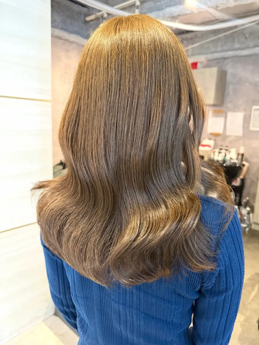 セミロング カラー ベージュカラー オリーブベージュ ヘアカラー 🤍あみ🤍暗髪オリ ーブ特化🌿髪質改善のヘアスタイル