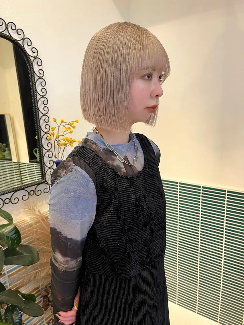 ミディアム カラー ベージュカラー ブリーチ ホワイトベージュ ヘアカラー トリートメント 🩷ハイトーン透明感 レイヤー🩷ユリカのヘアスタイル