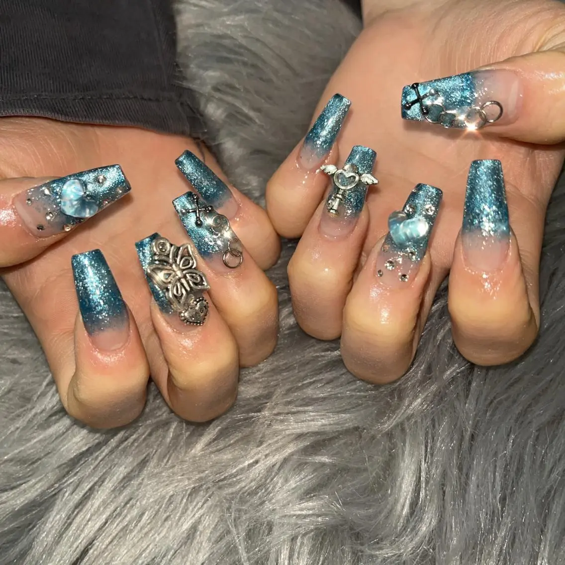 セミロング ネイル ブルー ジェルネイル ラメ(グリッター) yukina nailのネイルデザイン