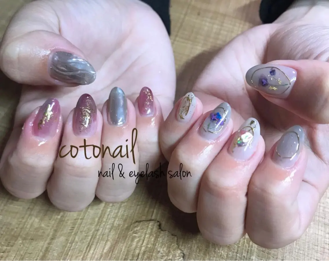 ミディアム ネイル アートネイル ハンドネイル ツメトマツゲ .のネイルデザイン