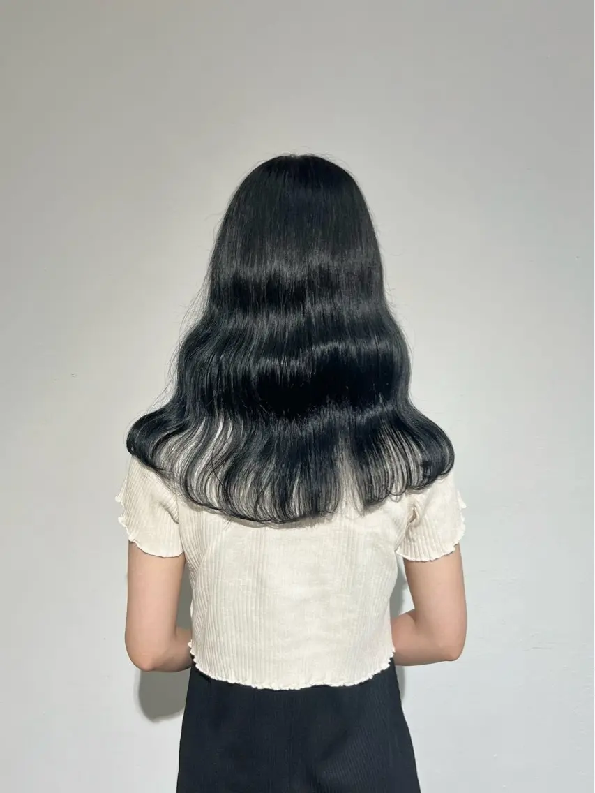 ロング カラー 黒髪 ブルーカラー ブルーブラック allum SAKURAのヘアスタイル