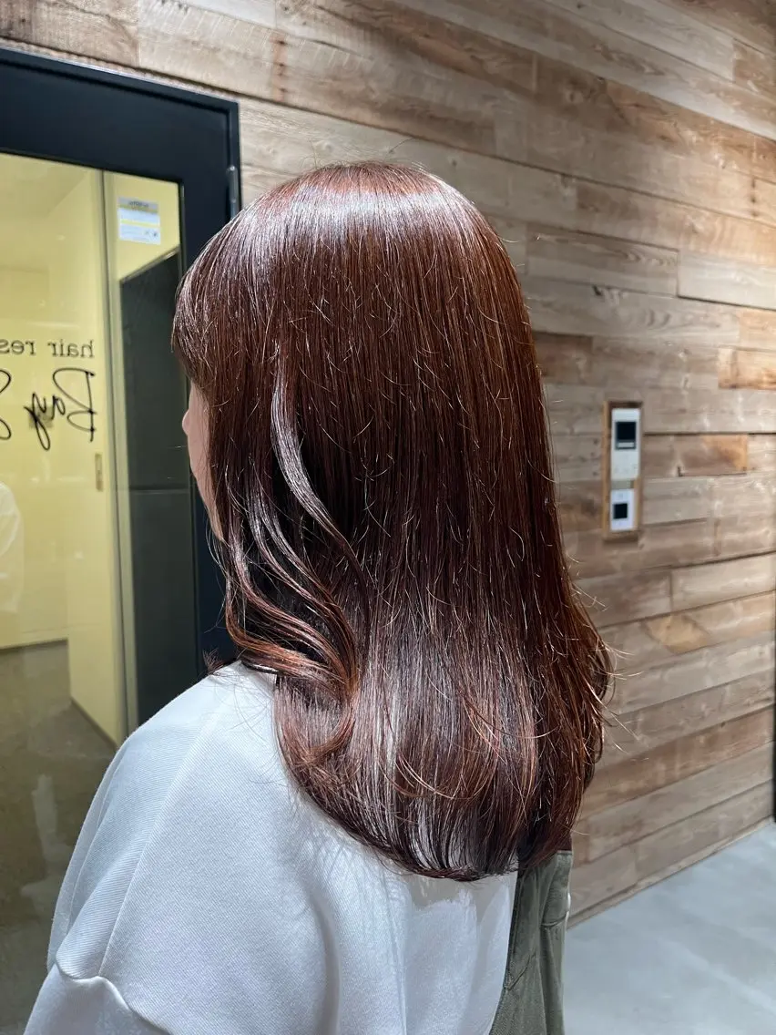 ミディアム カット ヘアカラー 志賀 楓のヘアスタイル