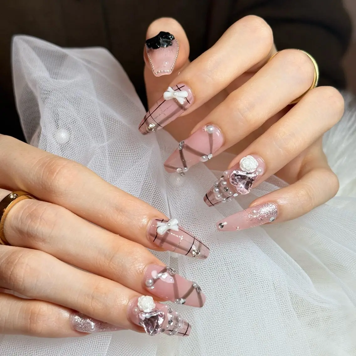 ネイル チークネイル フレンチネイル グラデーション キラキラネイル 韓国ネイル ハンドネイル Risa_ Nailのネイルデザイン