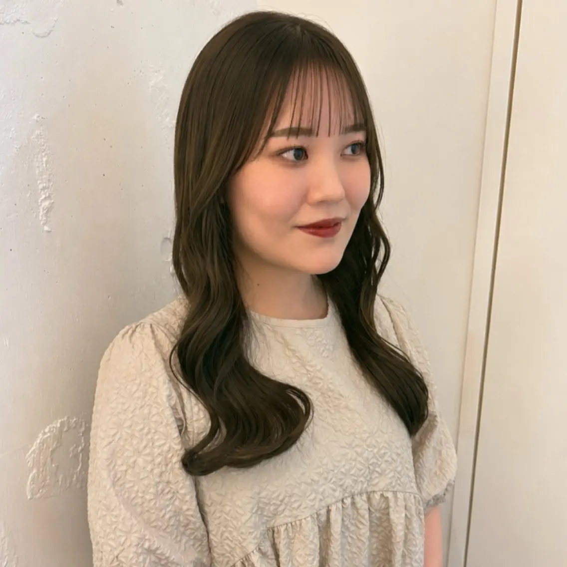 ロング カラー グレージュ オリーブグレージュ オリーブグレー トリートメント カット ヘアカラー トリートメント 関 桃萌果のヘアスタイル