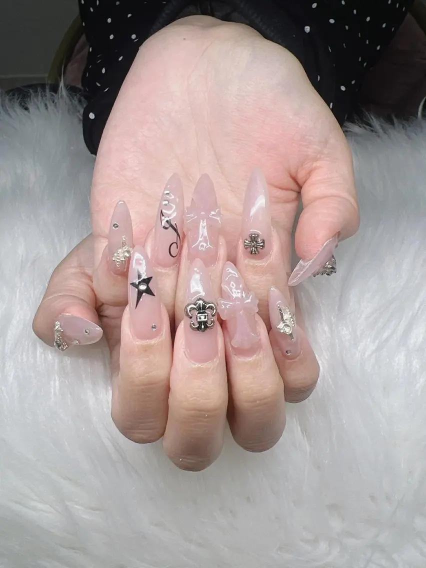 ネイル 長さ出し グラデーション 卒業式 キラキラネイル マグネットネイル Lee Nailsのネイルデザイン