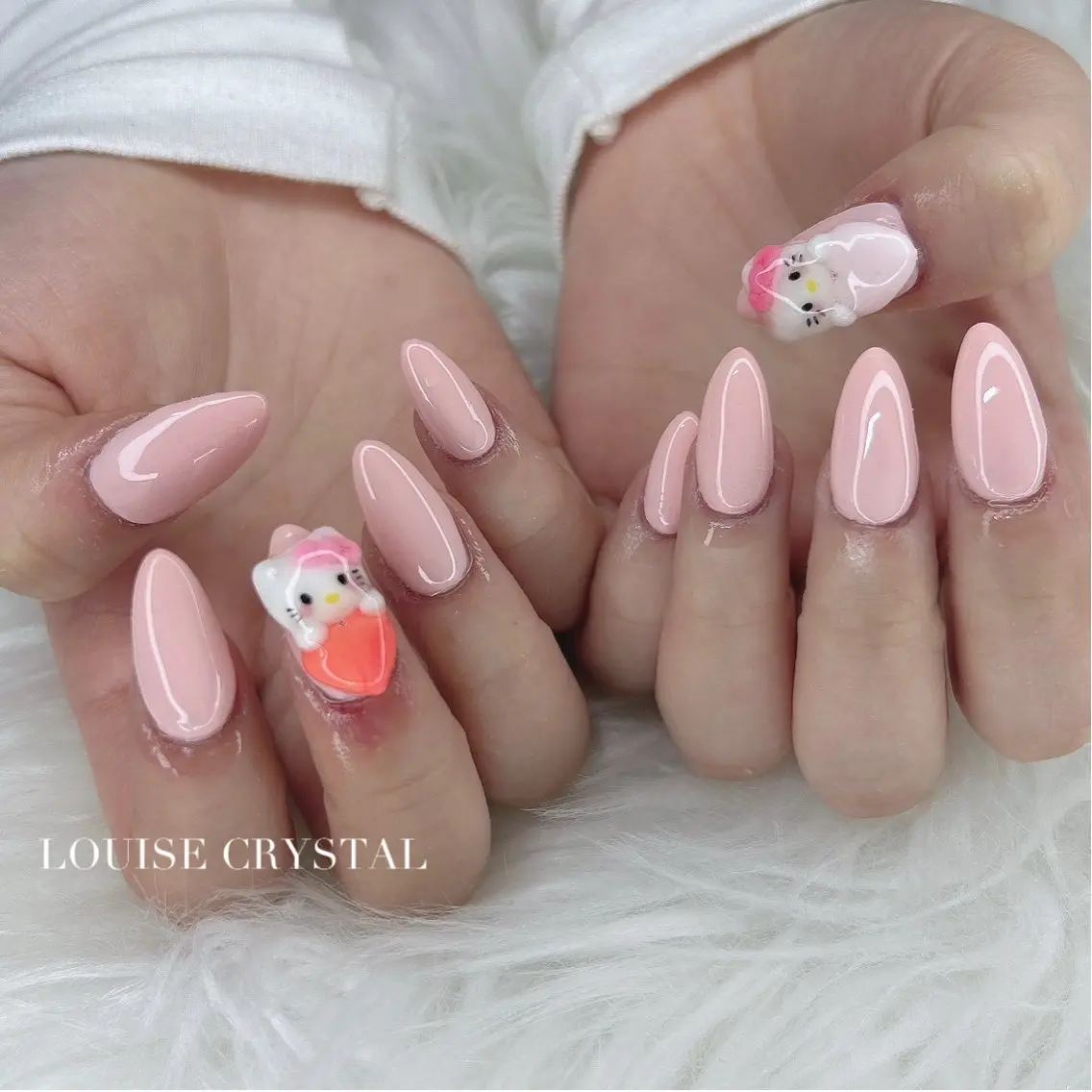ネイル ハンドネイル LOUISE CRYSTALのネイルデザイン