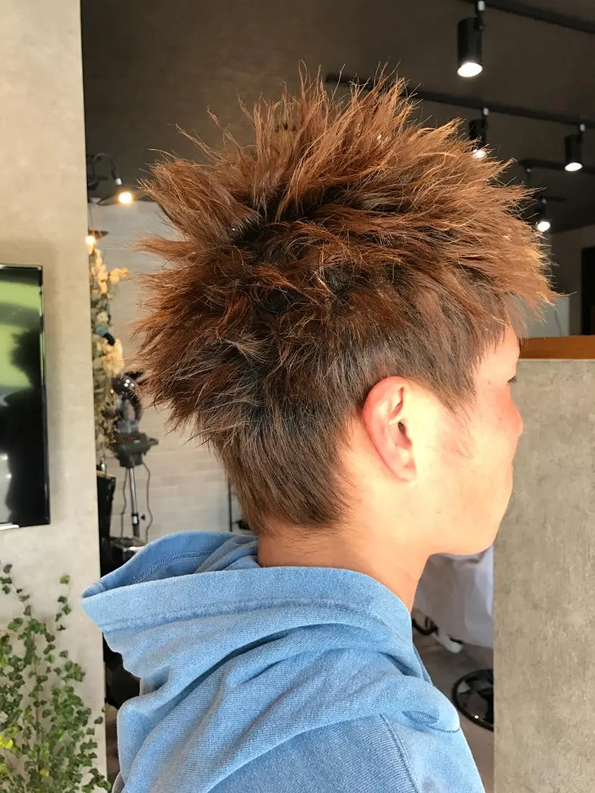 炭酸泡でマッサージ🖐🏻汚れスッキリ❗️血行促進✨ men'sカット + 炭酸ヘッドスパ + 眉カットの写真