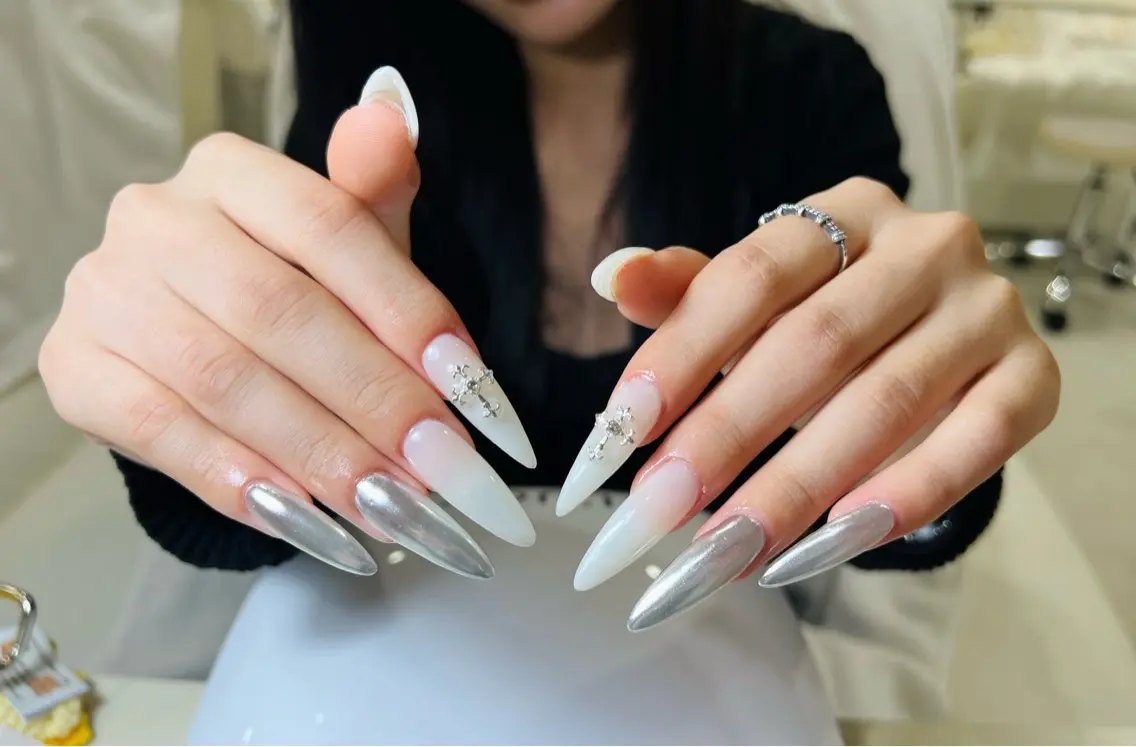 ネイル ボルドー ブラウン チークネイル ドット フットネイル ハンドネイル VAN NAIL SALON海老名店のネイルデザイン