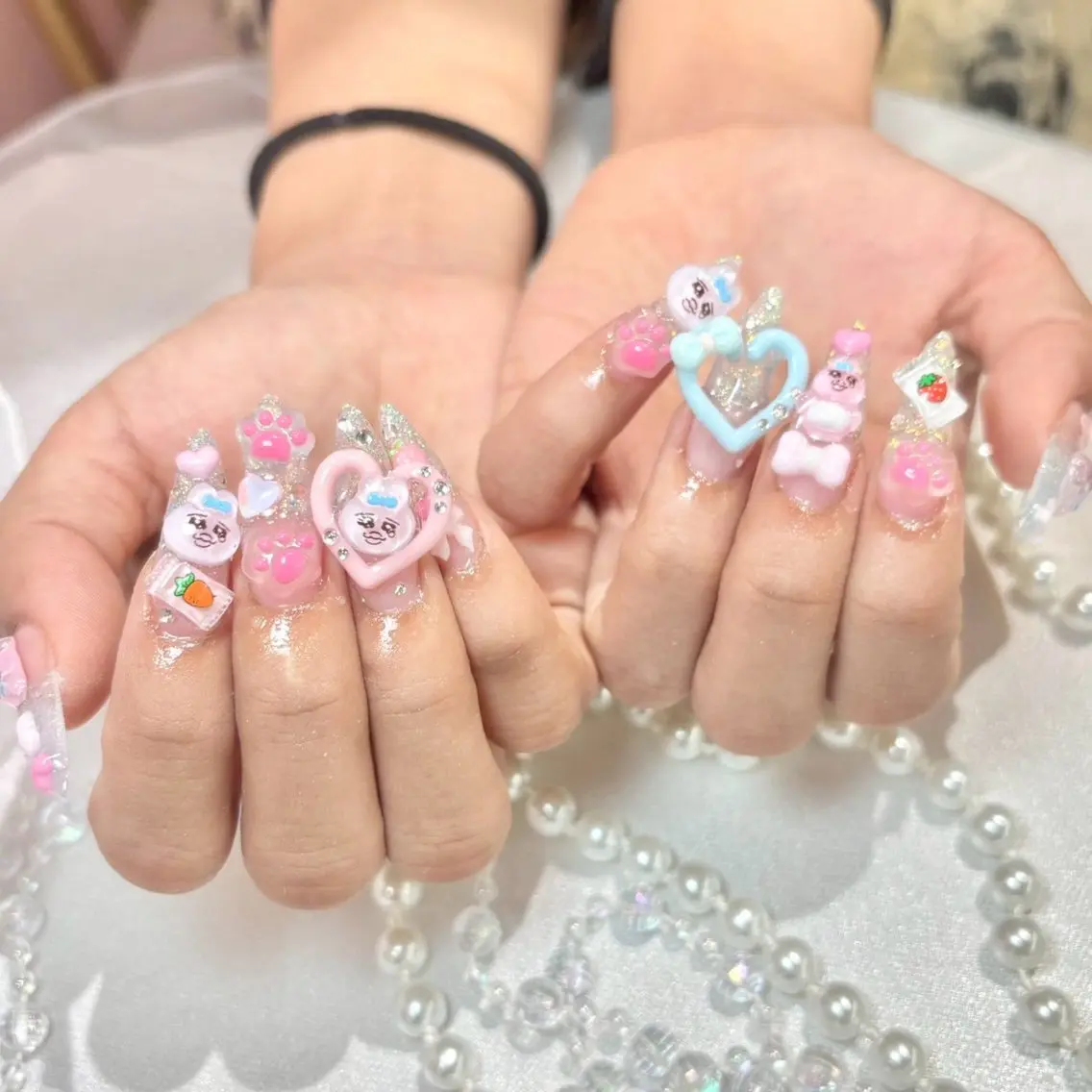ネイル キラキラネイル 韓国ネイル ラメ(グリッター) ロングネイル ストーンネイル ハンドネイル mionail 難波店のネイルデザイン