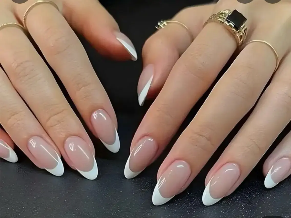 Hand フレンチネイル　¥5200の写真