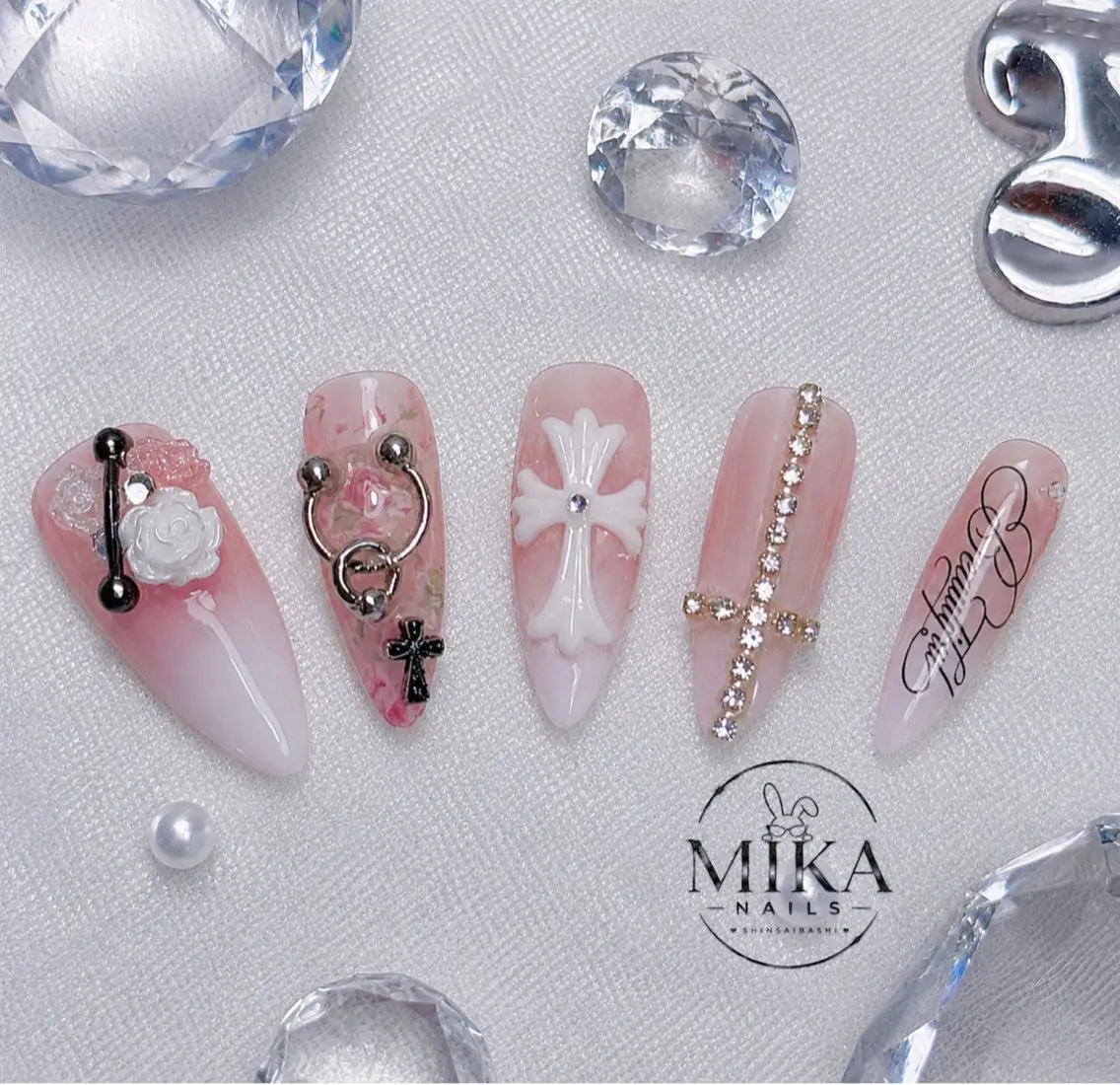 ネイル ガーリー キラキラネイル 韓国ネイル ロングネイル シンプルネイル ハンドネイル Genie Mika Nailsのネイルデザイン