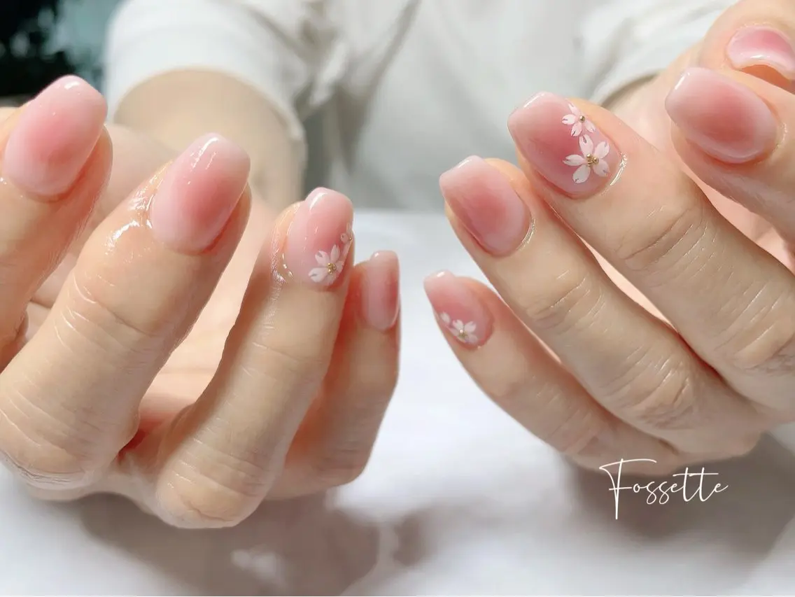 ネイル チークネイル 桜ネイル 入学式 フラワーネイル 卒業式 ハンドネイル nailsalon Fossetteのネイルデザイン