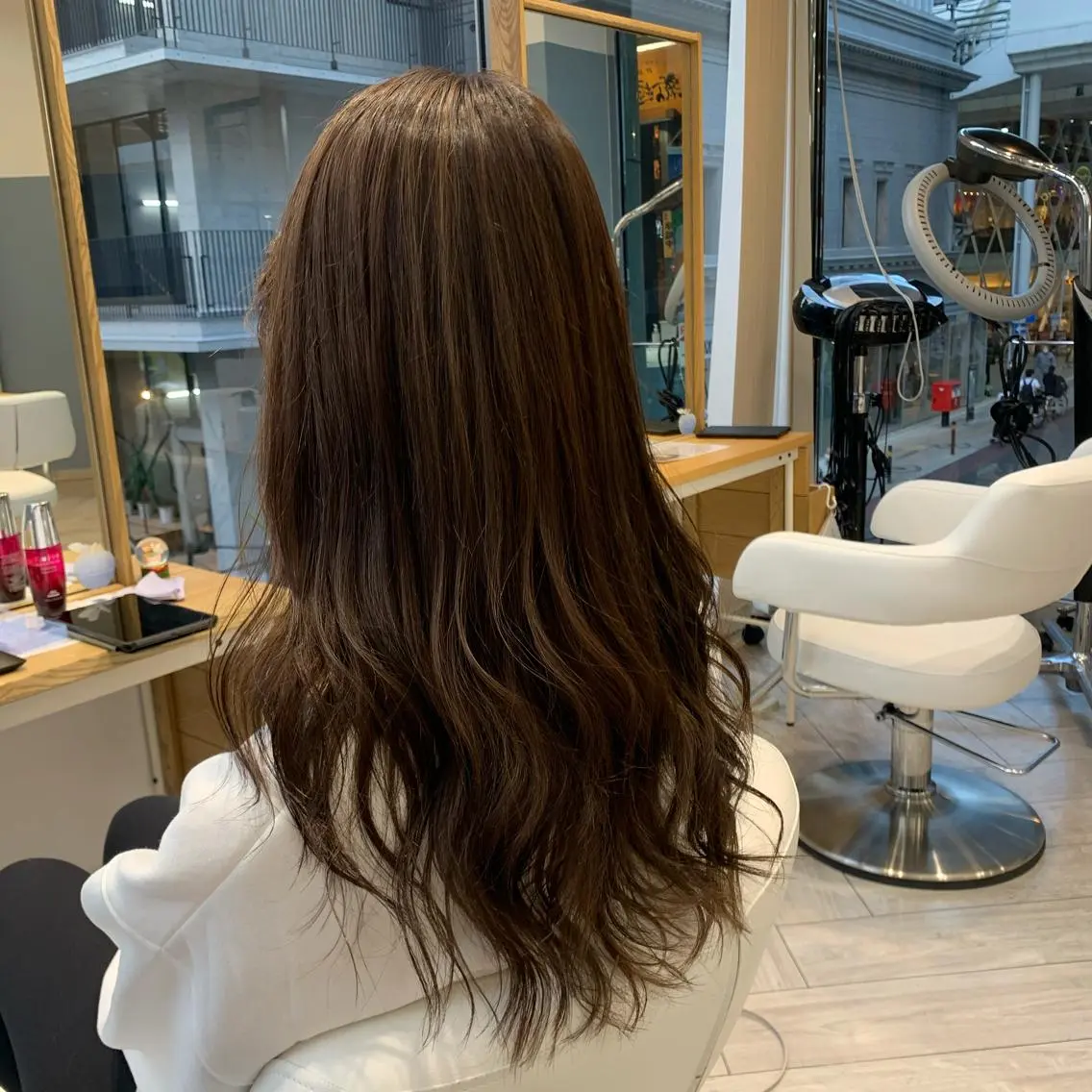 ロング ハイライト カット ヘアカラー 亀山 由里菜のヘアスタイル