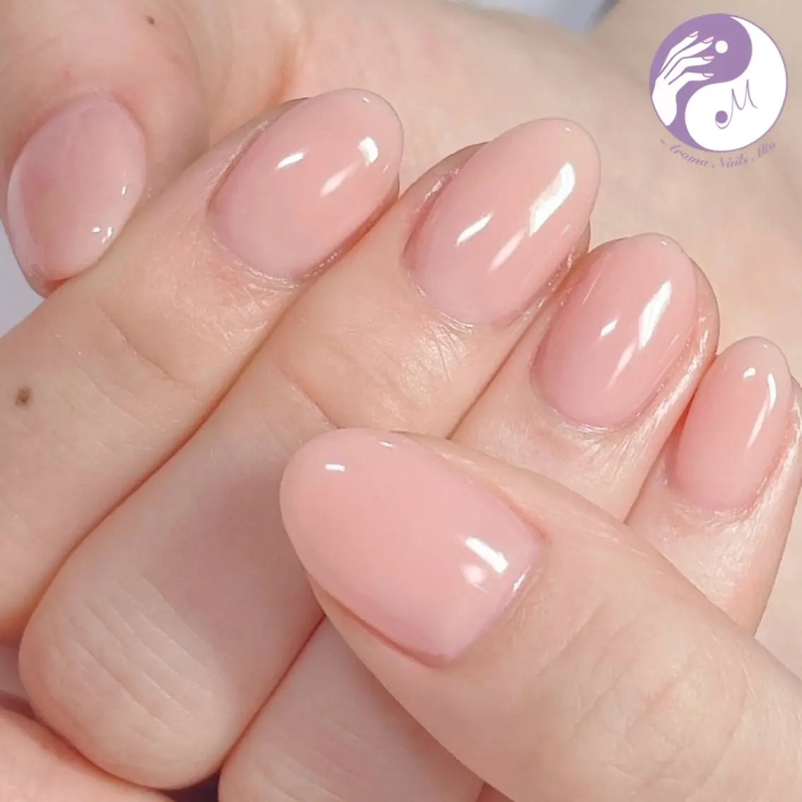 ネイル ジェルネイル ワンカラーネイル 赤色 ハンドネイル .Nails Mio 赤羽西ネイルサロンのネイルデザイン