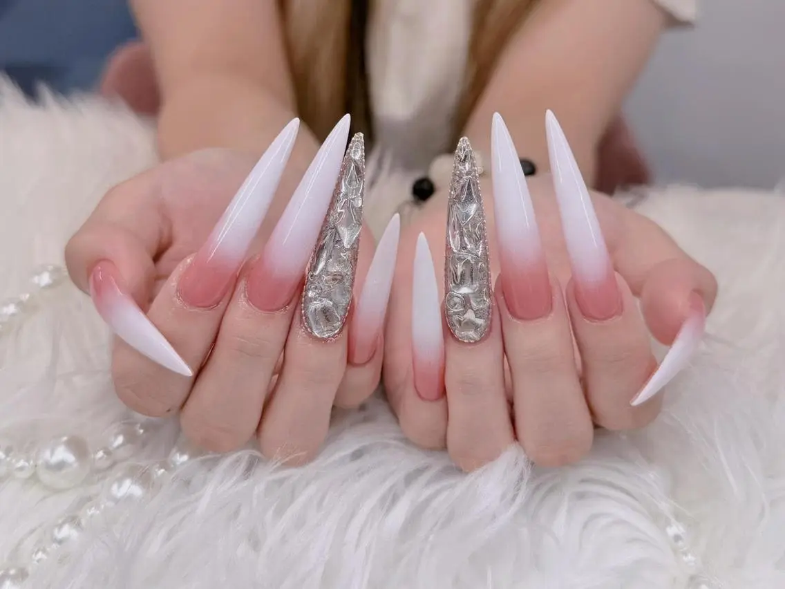 ネイル フレンチネイル ロングネイル 持ち込み ストーンネイル ワンホンネイル Melia Nailsのネイルデザイン