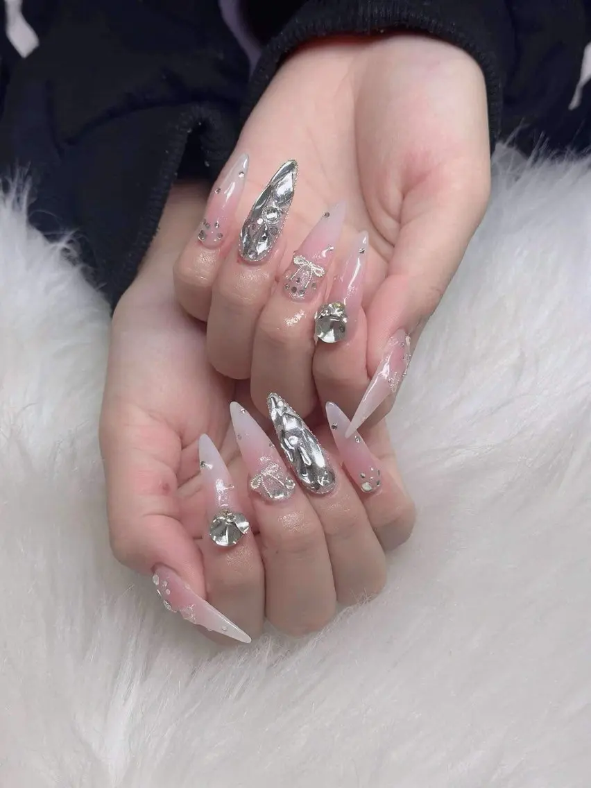 ネイル チークネイル フレンチネイル ジェルネイル ガラスフレンチ 韓国ネイル ハンドネイル ハンドケア Anh Nail 歌舞伎町のネイルデザイン