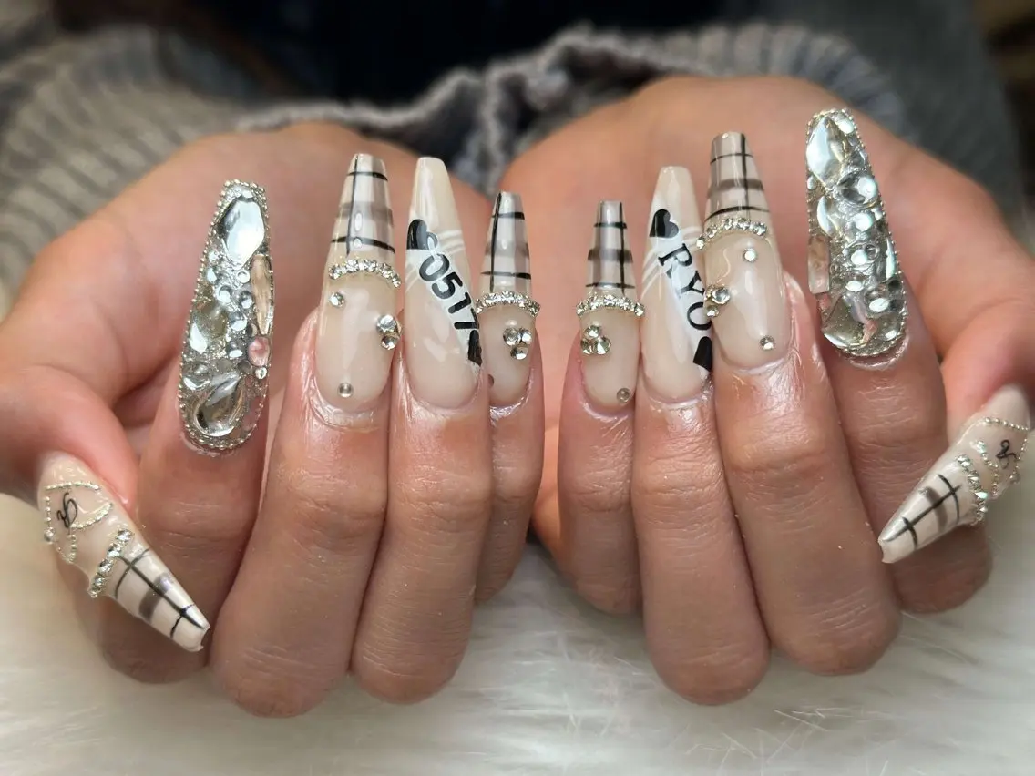 ネイル グラデーション キラキラネイル ワンカラーネイル 冬ネイル Jenn Nail Salonのネイルデザイン