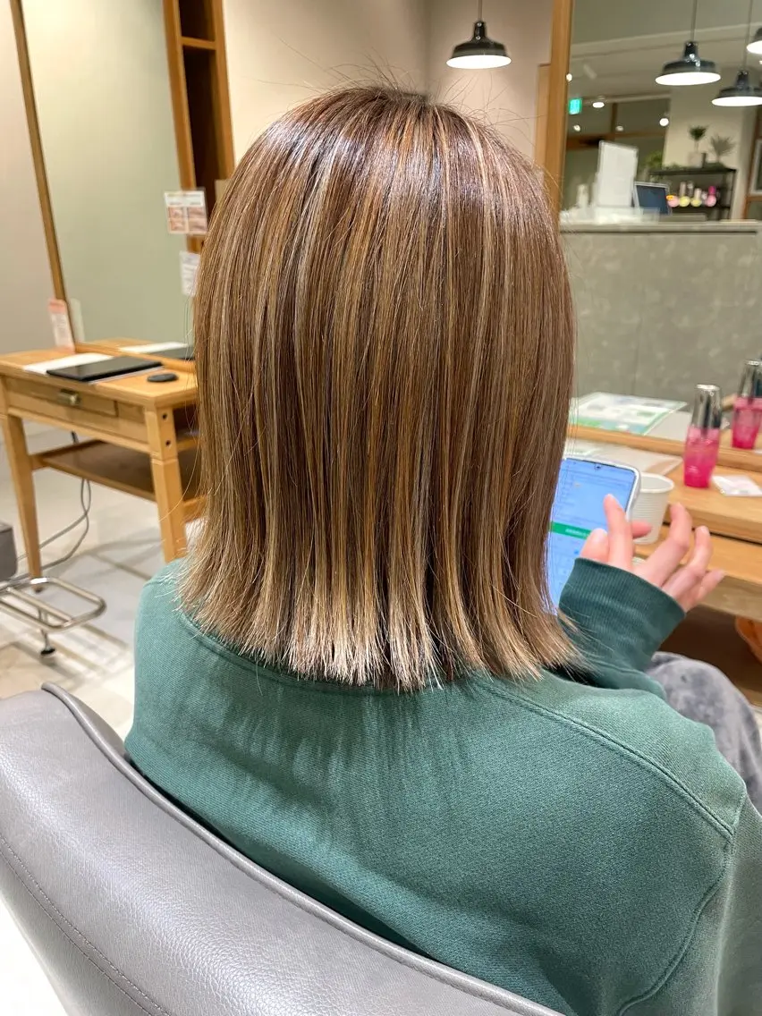カラー ベージュカラー ハイライトカラー 大人可愛い🎀ིྀ 🪞柔らかベージュのヘアスタイル