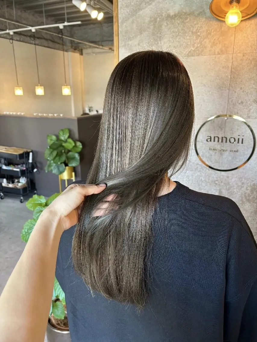 ロング ハイライト annoii _pomのヘアスタイル