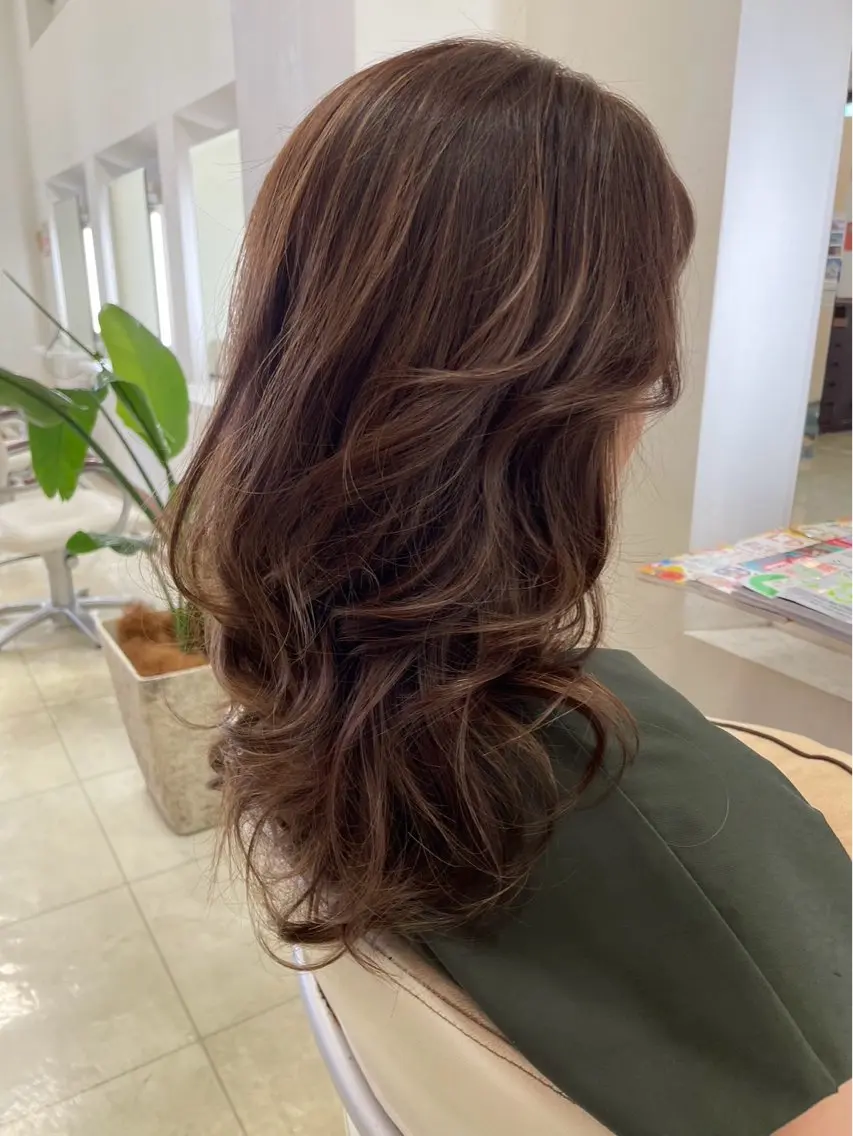 ロング カラー バレイヤージュ ベージュカラー ハイライトカラー メッシュ 顔まわりレイヤー ヘアカラー いけだ ゆうのヘアスタイル
