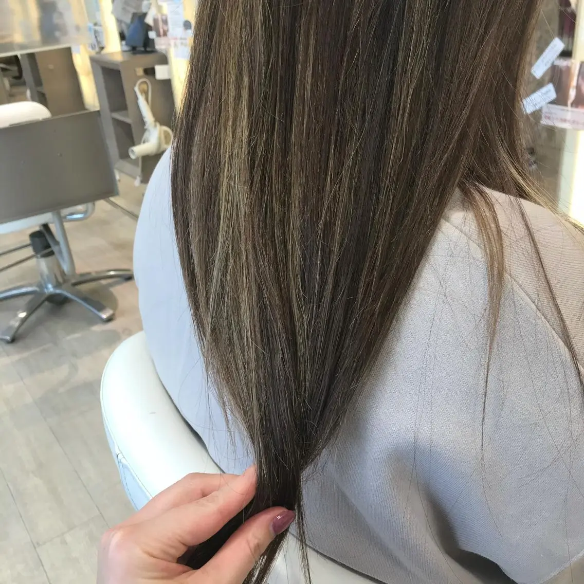 ロング カラー ハイライトカラー ハイライト ヘアカラー トリートメント 松佐 ゆかりのヘアスタイル