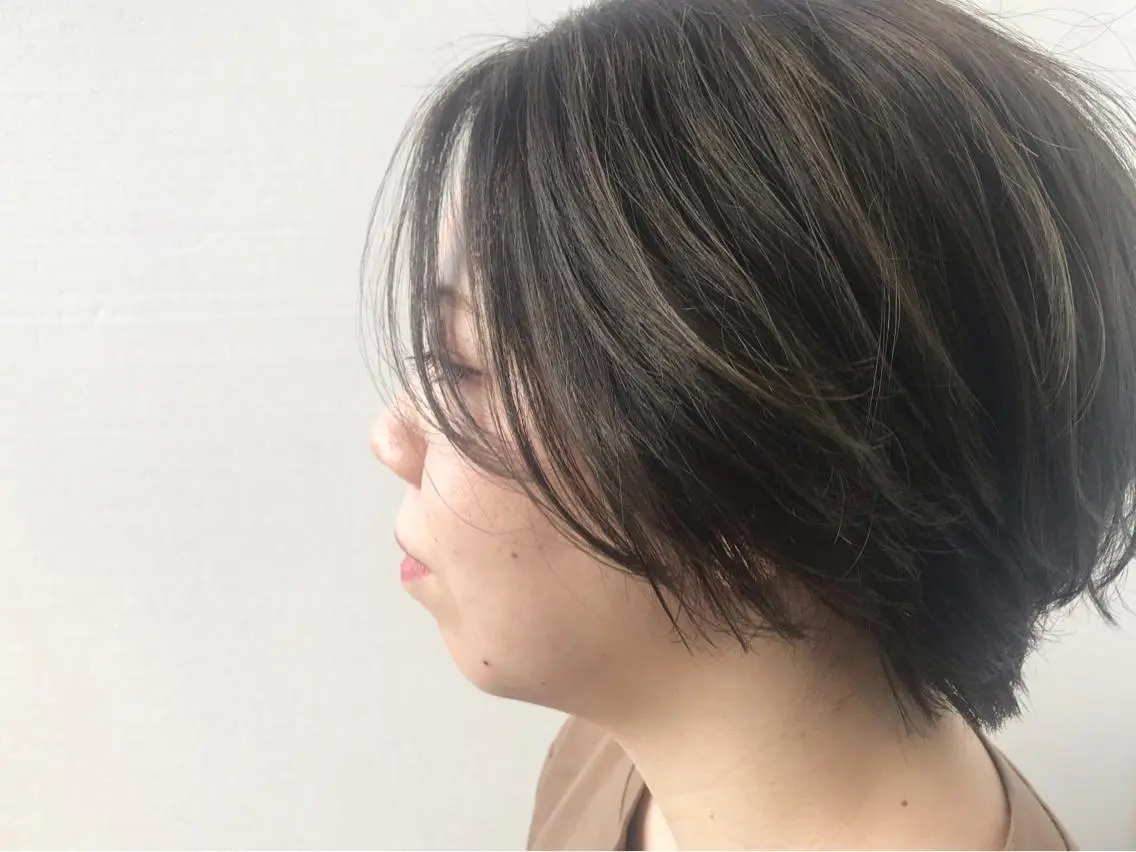 ショート カラー グレージュ 【Uneユヌ】菊地 春那のヘアスタイル