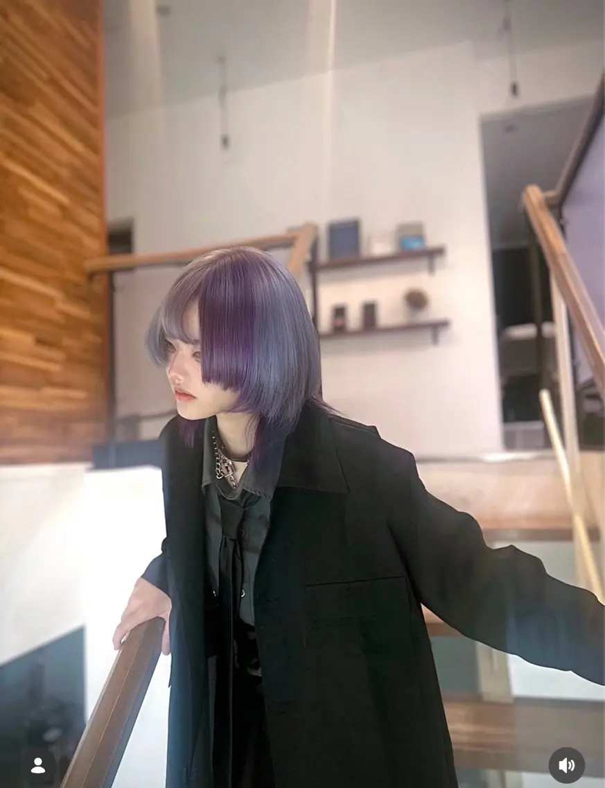セミロング カラー パープルカラー シルバー 顔周りカット レイヤーカット ウルフカット 髙木 利央のヘアスタイル