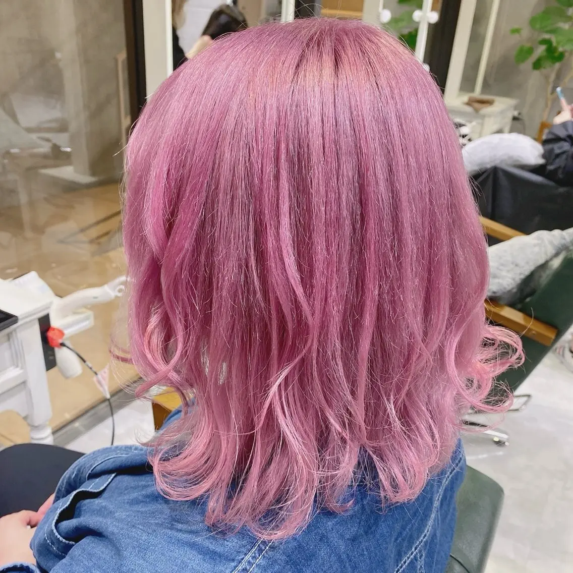 ミディアム カラー ブリーチ デザインカラー ハイトーンカラー ピンクカラー ヘアカラー トリートメント DAYS Men’sのヘアスタイル