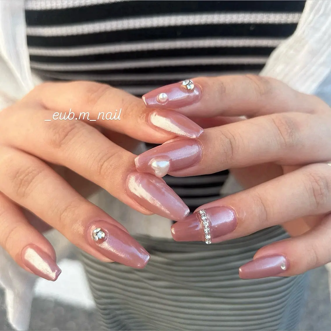 ネイル オーロラネイル ピンク ピンクベージュ ワンホンネイル ハンドネイル 深夜ネイルサロン eub.m_nailのネイルデザイン