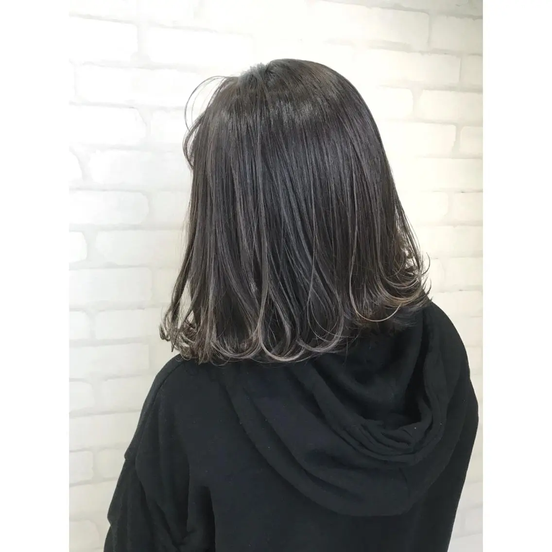 ショート カラー 切りっぱなしボブ アッシュ イルミナカラー ラベンダーカラー ラベンダーアッシュ カット ヘアカラー トリートメント 高木 麻知子のヘアスタイル
