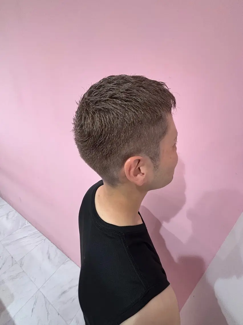 ショート カラー メンズ メンズベリーショート ベリーショート シルバー ショートヘア カット ヘアカラー メンズ特化 山崎南乃のヘアスタイル