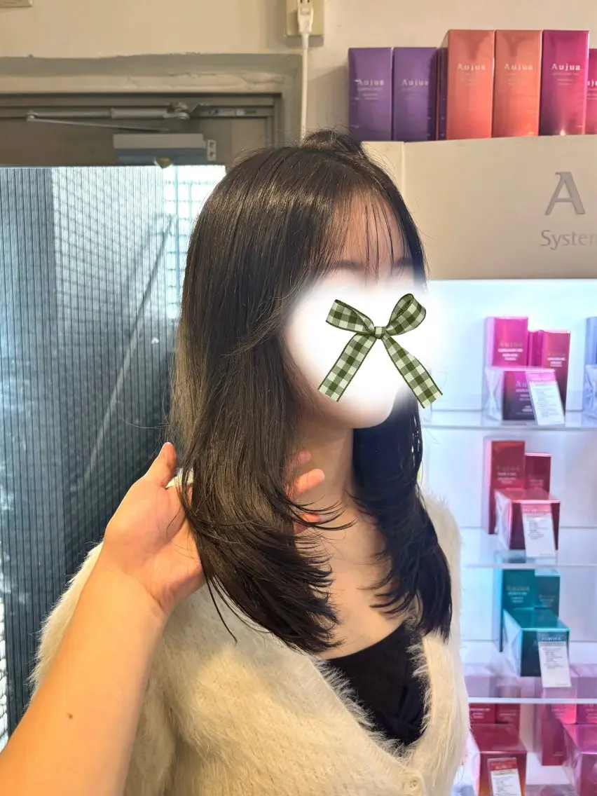 セミロング カラー ベージュカラー 透明感カラー オリーブベージュ 顔周りカット ハッシュカット レイヤーカット/ダブ ルカラー/フウカ🤍のヘアスタイル